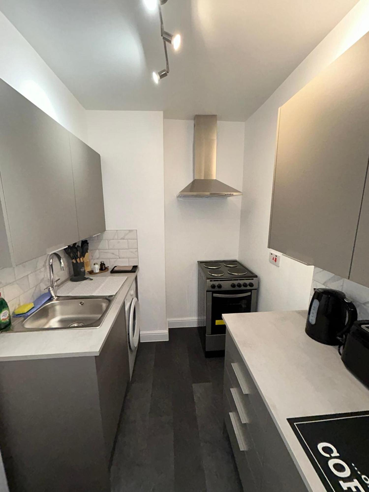 Brand New Modern Apartments Steps From Gloucester Quays Exterior photo